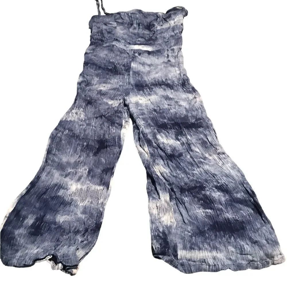 Sugar Lips size medium capri length crepe material super cute